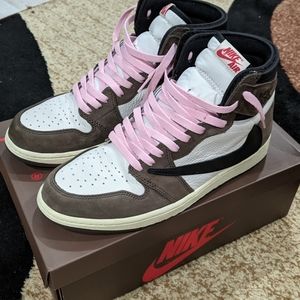Travis Scott Jordan 1s